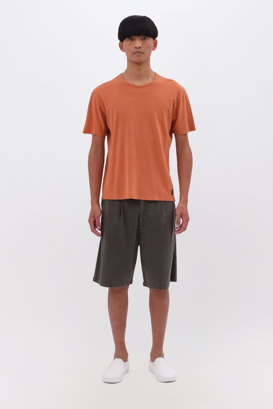 Pleated Bermuda in Relaxed Fit - Image 4