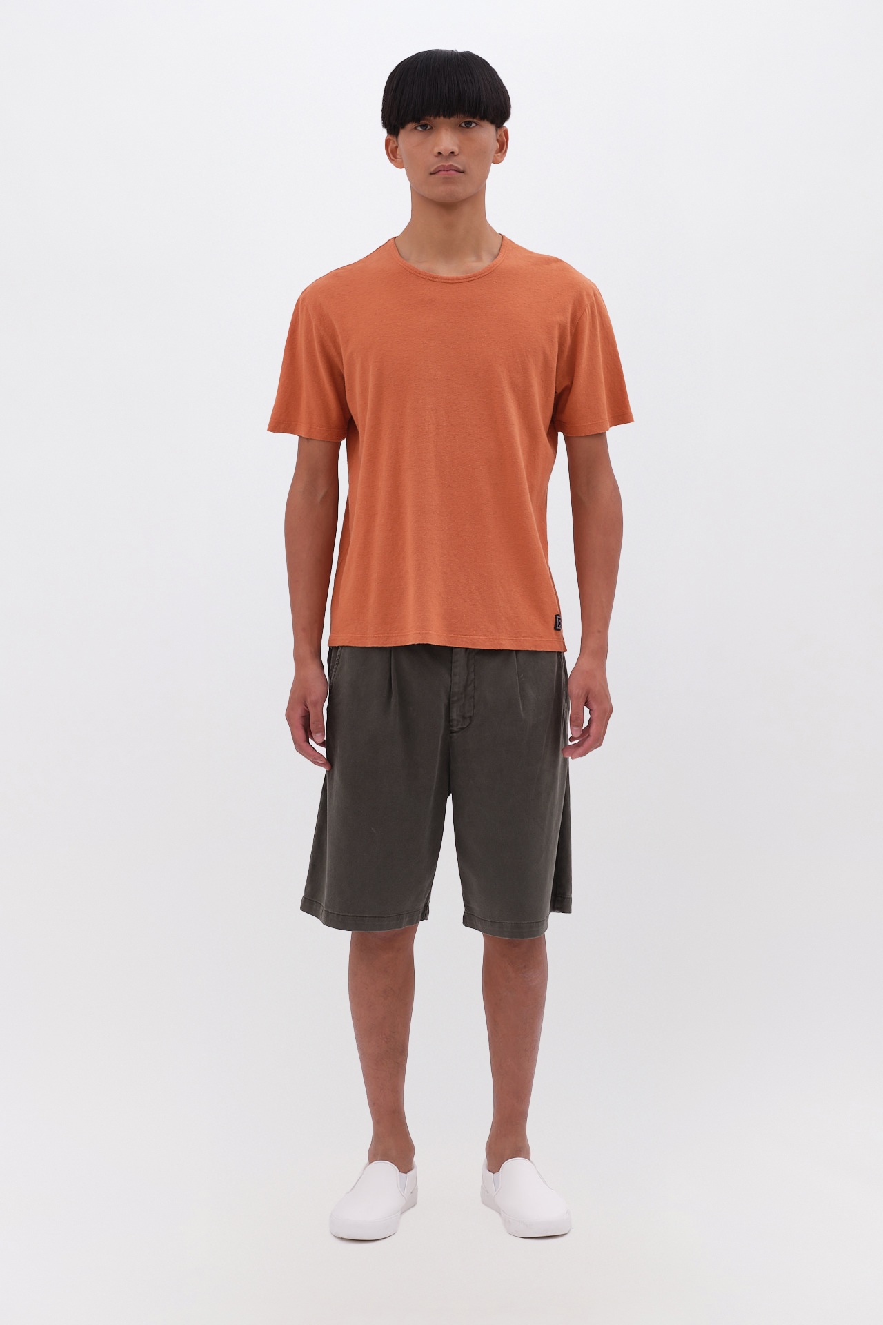 Pleated Bermuda in Relaxed Fit - Image 4